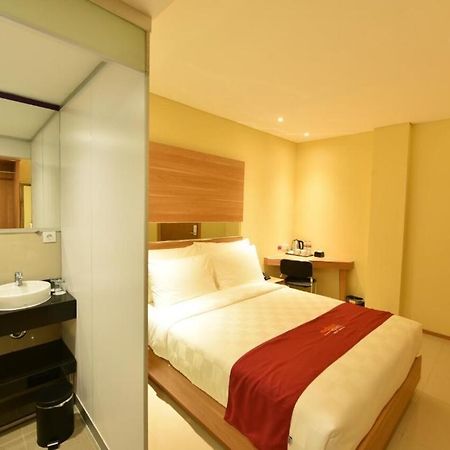 Midtown Xpress Balikpapan Hotel Exterior photo