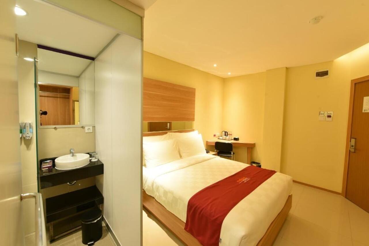 Midtown Xpress Balikpapan Hotel Exterior photo