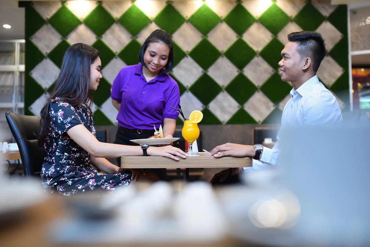 Midtown Xpress Balikpapan Hotel Exterior photo