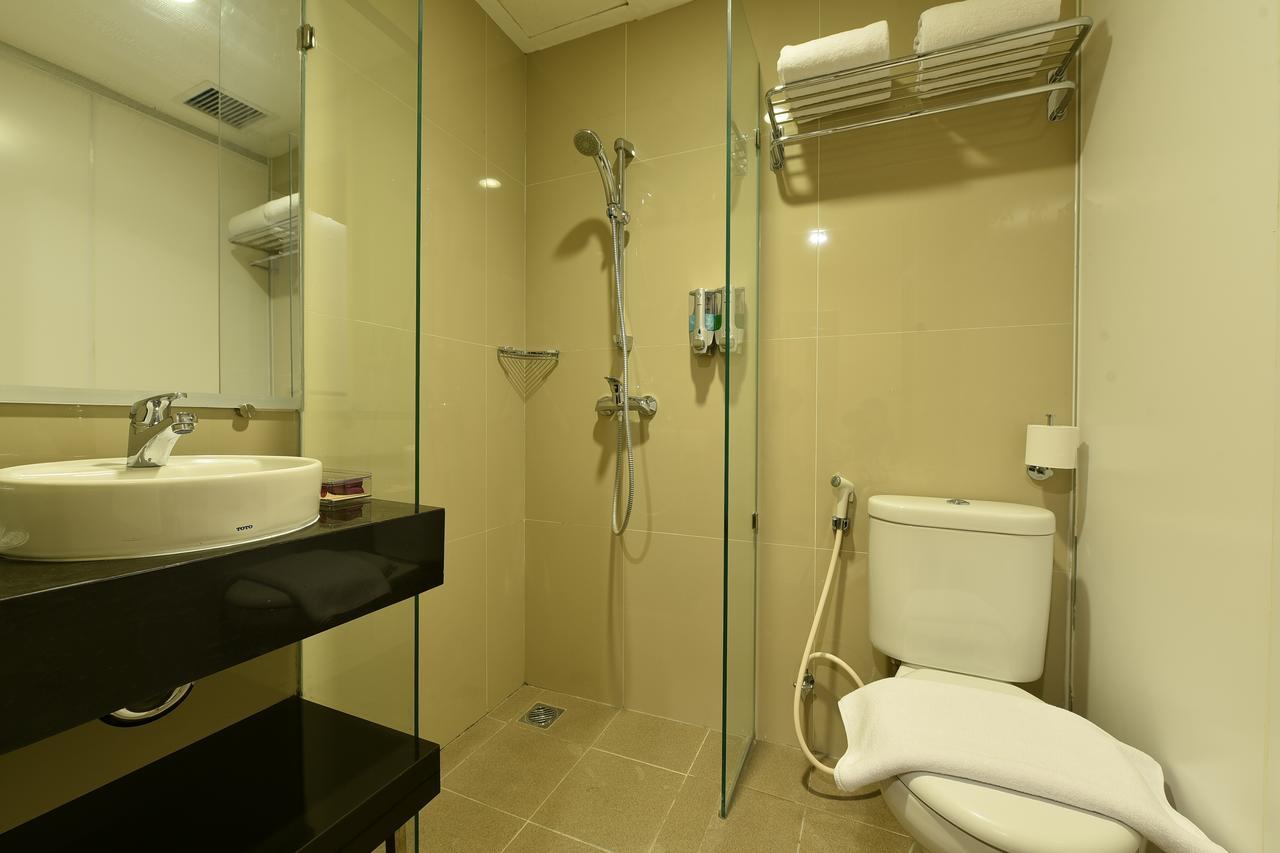 Midtown Xpress Balikpapan Hotel Exterior photo